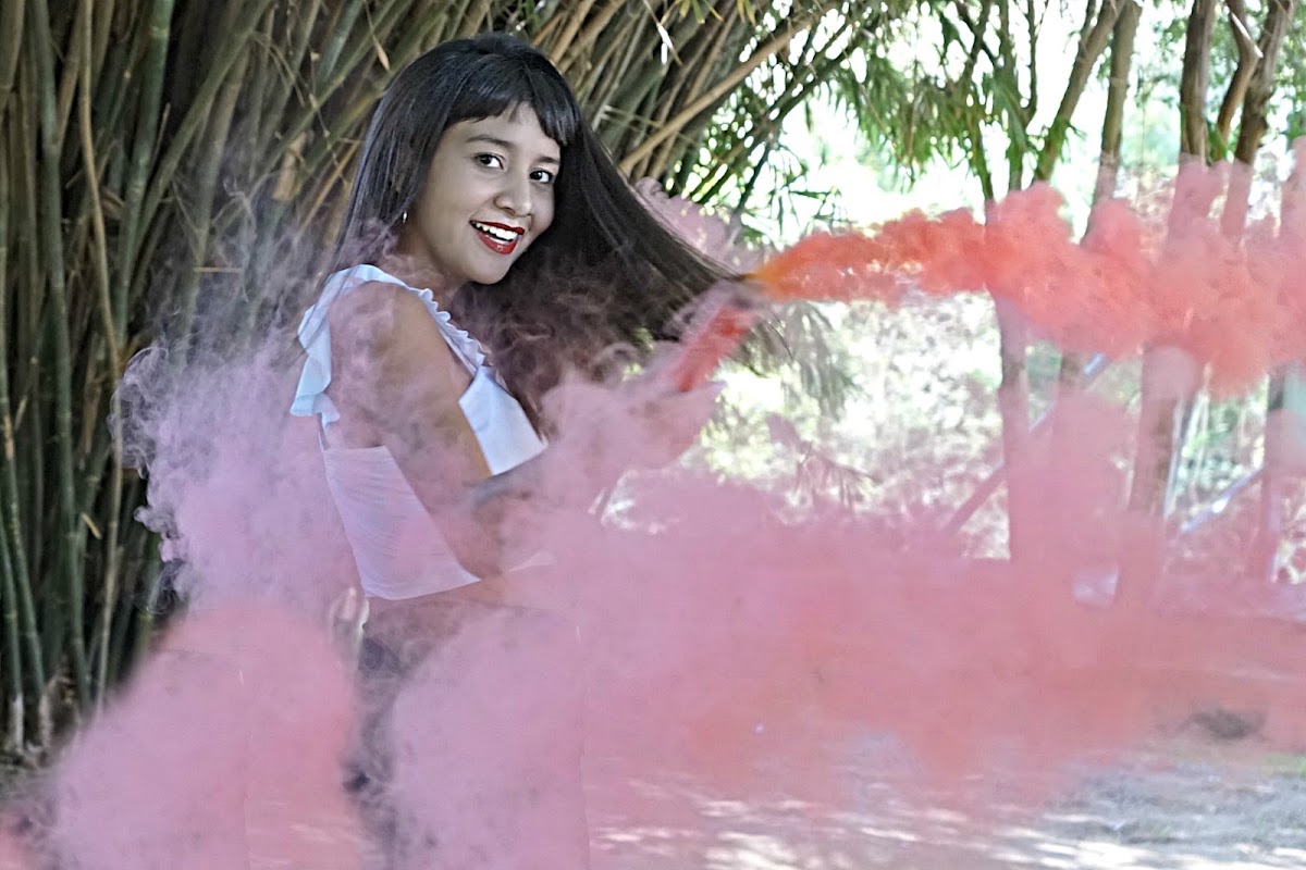 Retrato artístico con humo de color, fotografía de Jorge Tieghi